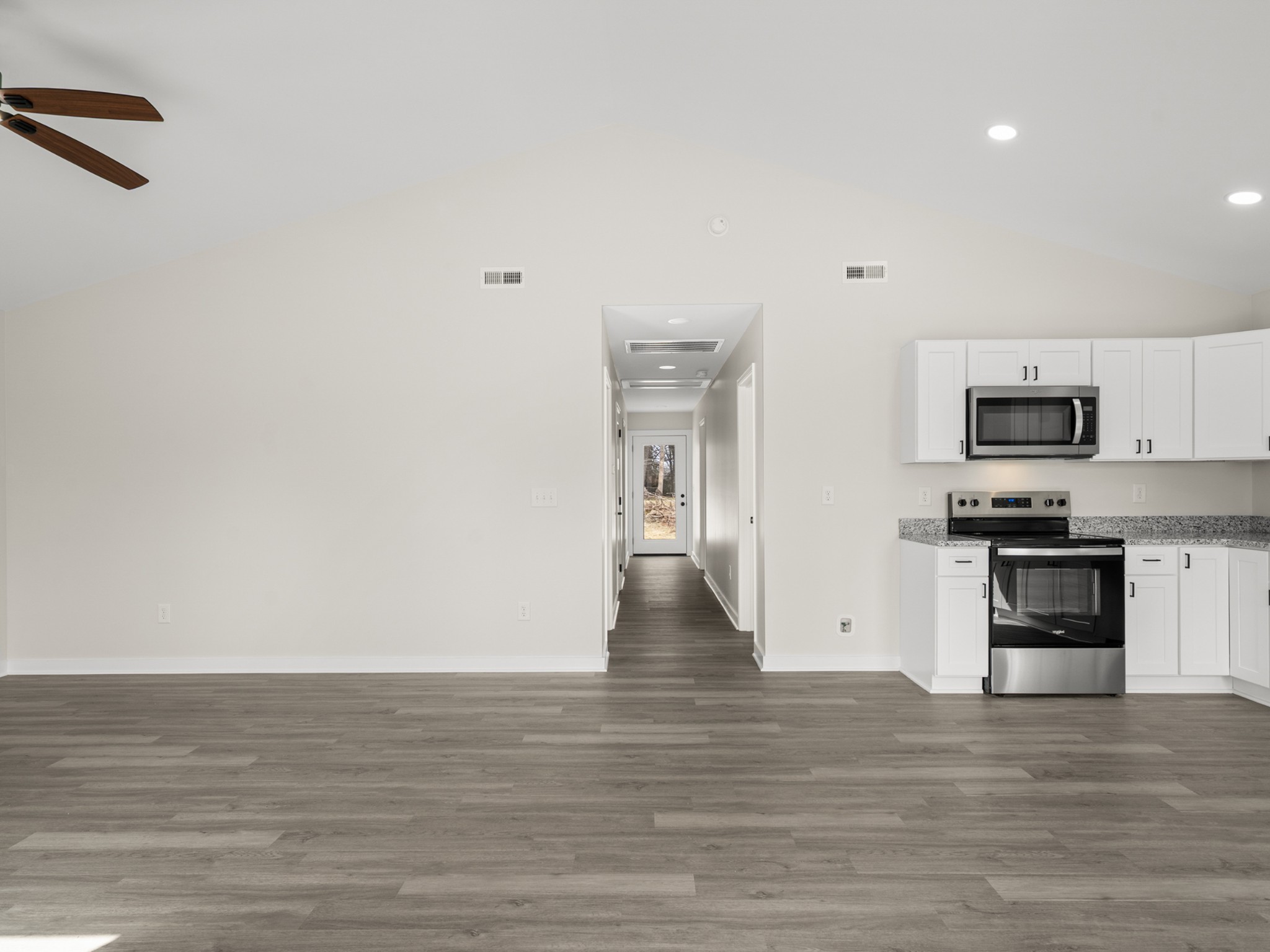 711 Hunt Street Winchester, TN 37398 - Photo 6 of 30 a view of kitchen and microwave