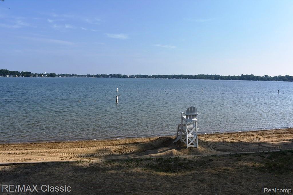 540 Riviera Court, Unit 244 Walled Lake, MI 48390 - Photo 36 of 39