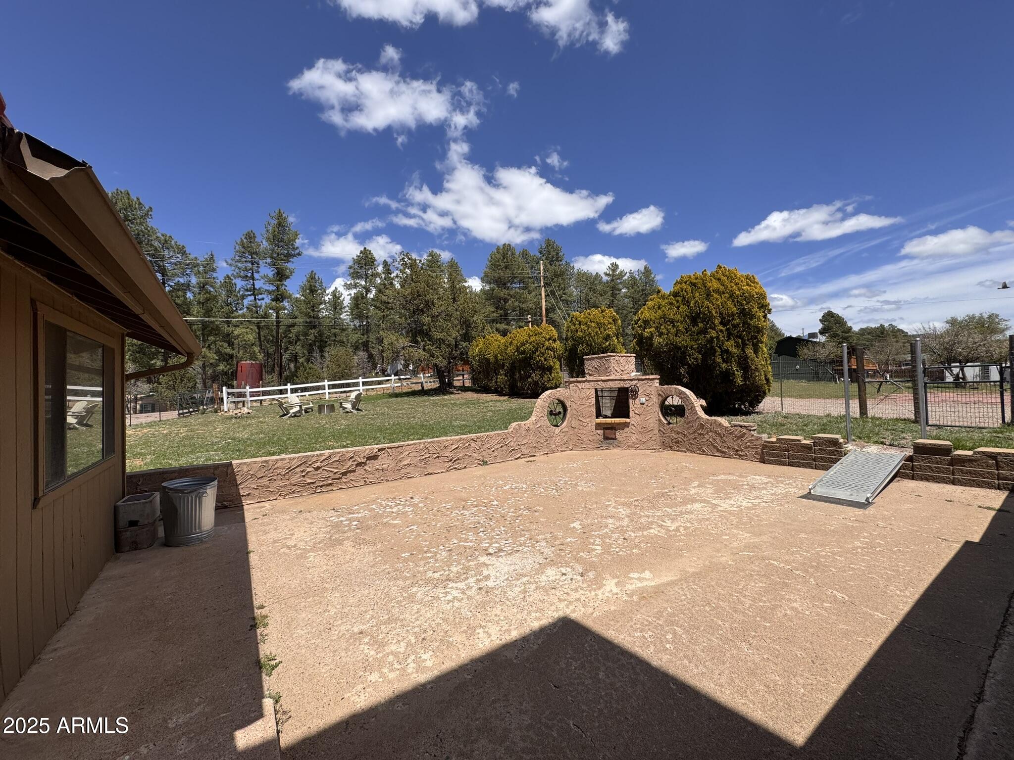 9107 Fossil Creek Road Strawberry, AZ 85544 - Photo 14 of 74 11 - Front patio & Fireplace