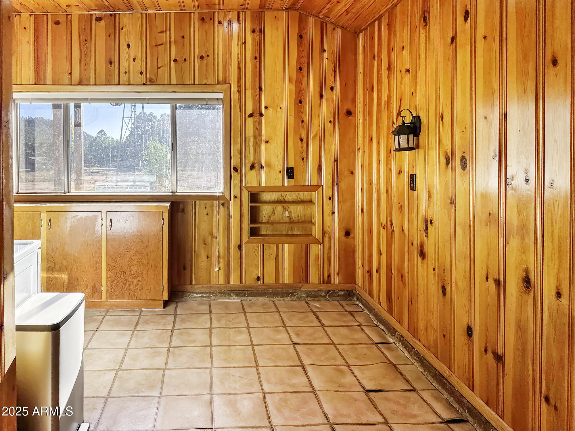 9107 Fossil Creek Road Strawberry, AZ 85544 - Photo 19 of 74 16 - Main House Eat in Kitchen (2)