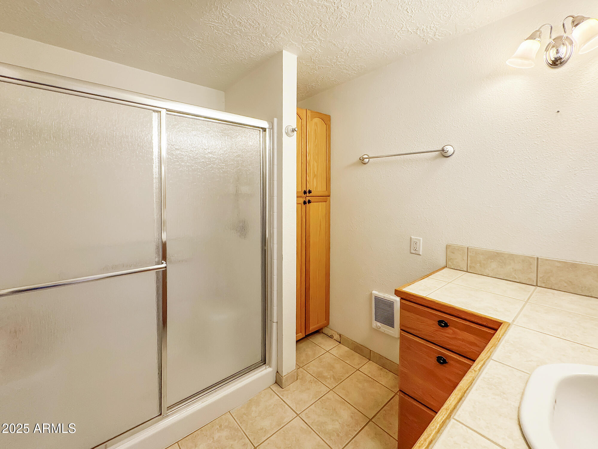 9107 Fossil Creek Road Strawberry, AZ 85544 - Photo 22 of 74 19 - Main house Hall Bathroom (2)