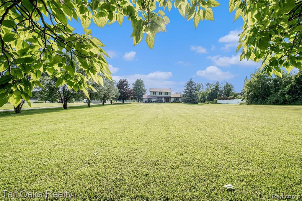 4381 North Henderson Road Davison, MI 48423 - Photo 3 of 33