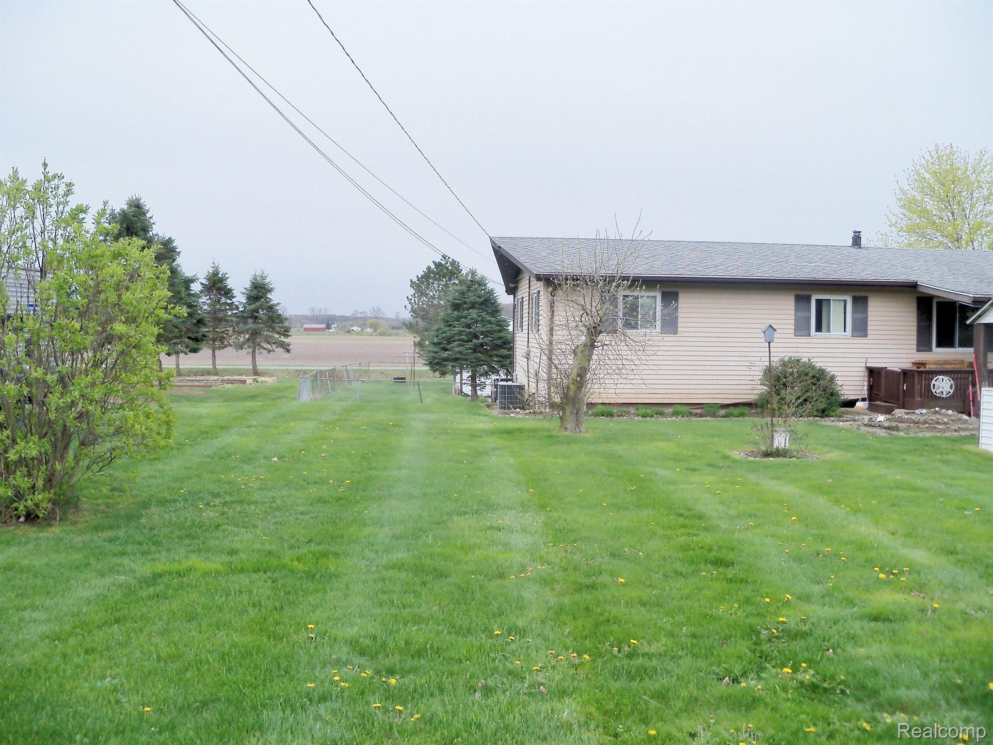 10418 Lansing Road Durand, MI 48429 - Photo 4 of 26 East Side