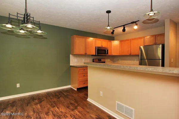 $2,250 | 5890 East Lyn Haven Drive Southeast, Unit 55, Kentwood, MI 49512