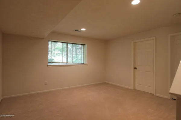 $2,250 | 5890 East Lyn Haven Drive Southeast, Unit 55, Kentwood, MI 49512