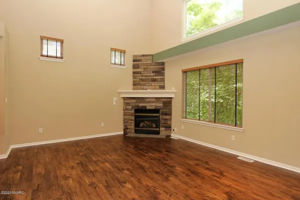 $2,250 | 5890 East Lyn Haven Drive Southeast, Unit 55, Kentwood, MI 49512