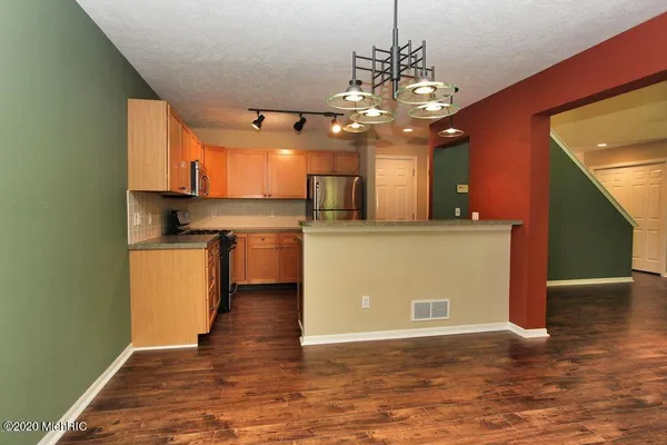 $2,250 | 5890 East Lyn Haven Drive Southeast, Unit 55, Kentwood, MI 49512