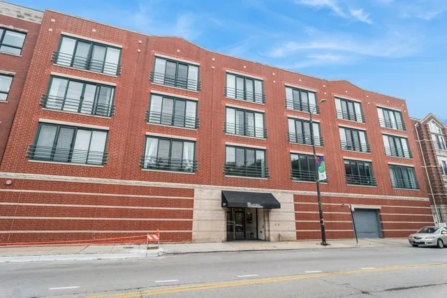 $360,000 | 2011 West Belmont Avenue, Unit 208, Chicago, IL 60618