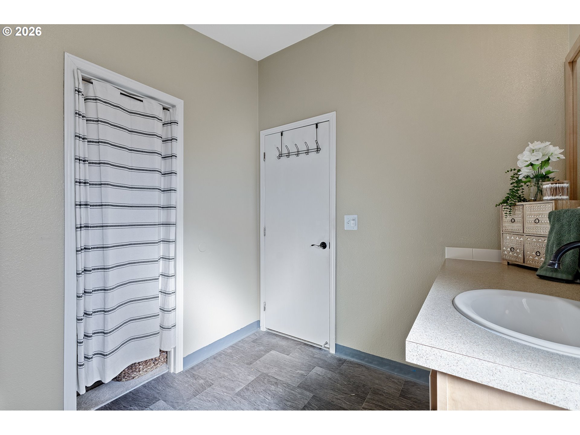 17660 Southwest Bunker Oak Road Beaverton, OR 97006 - Photo 18 of 26 Gallery Image 18