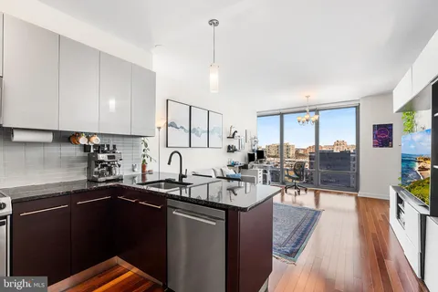 $455,000 | 2101 Market Street, Unit 908, Philadelphia, PA 19103