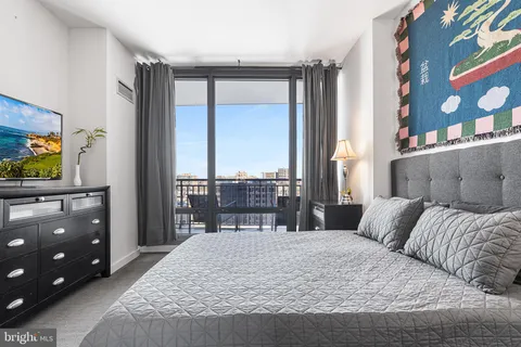 $455,000 | 2101 Market Street, Unit 908, Philadelphia, PA 19103