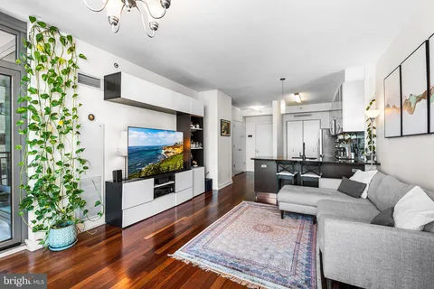 $455,000 | 2101 Market Street, Unit 908, Philadelphia, PA 19103