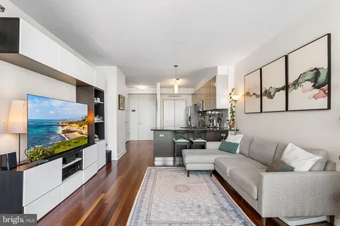 $455,000 | 2101 Market Street, Unit 908, Philadelphia, PA 19103