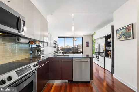 $455,000 | 2101 Market Street, Unit 908, Philadelphia, PA 19103