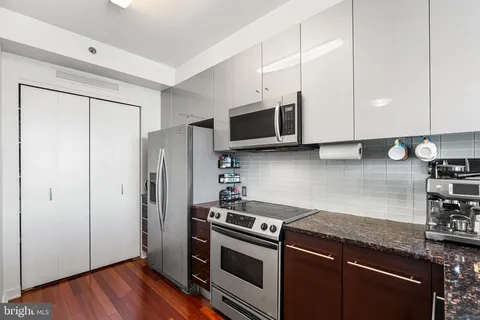 $455,000 | 2101 Market Street, Unit 908, Philadelphia, PA 19103