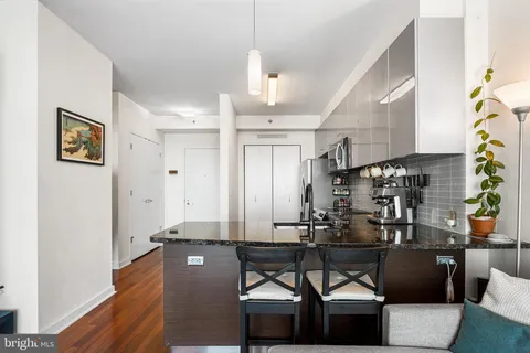 $455,000 | 2101 Market Street, Unit 908, Philadelphia, PA 19103