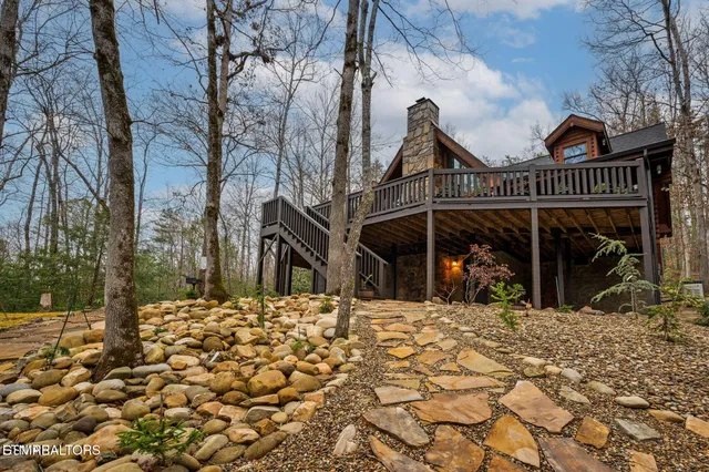 $799,900 | 1903 Waters End Road, Walland, TN 37886