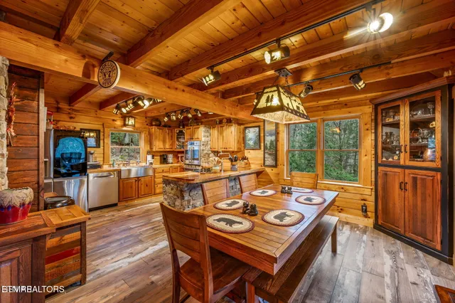 $799,900 | 1903 Waters End Road, Walland, TN 37886