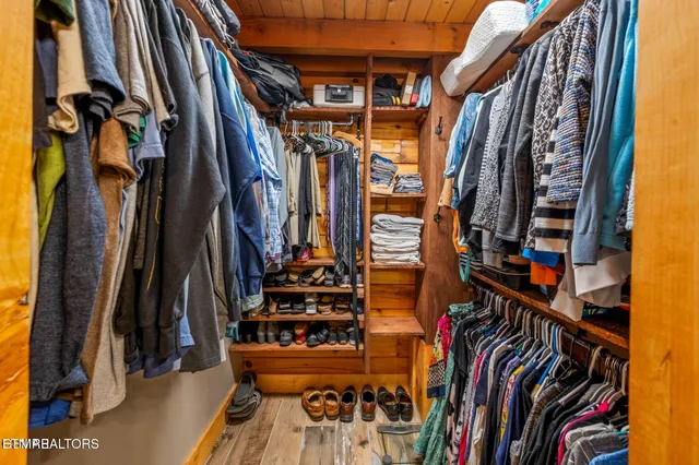 $799,900 | 1903 Waters End Road, Walland, TN 37886