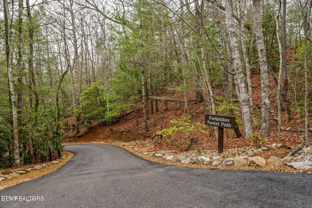 $799,900 | 1903 Waters End Road, Walland, TN 37886