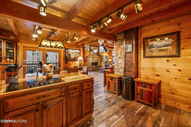 $799,900 | 1903 Waters End Road, Walland, TN 37886