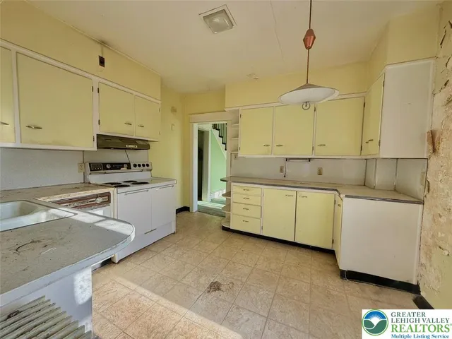 $250,000 | 3037-3041 Arcadia Avenue, Unit 3037, Allentown, PA 18103