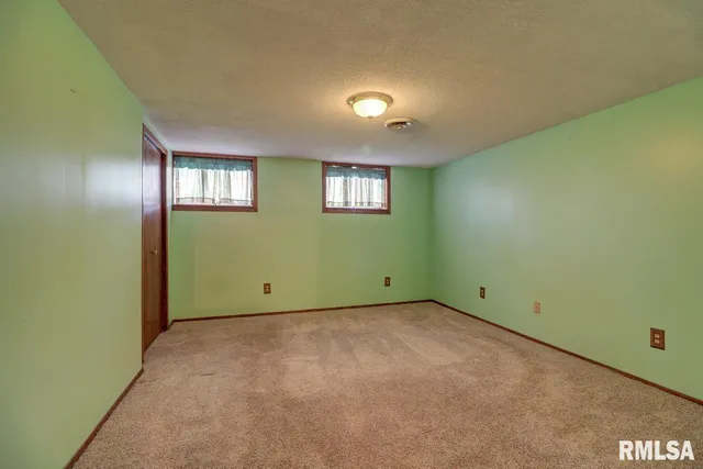 $179,900 | 1356 Springdale Drive, Clinton, IA 52732