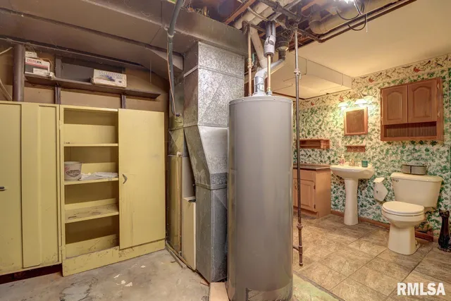 $179,900 | 1356 Springdale Drive, Clinton, IA 52732