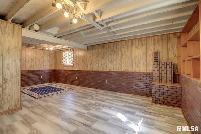 $179,900 | 1356 Springdale Drive, Clinton, IA 52732