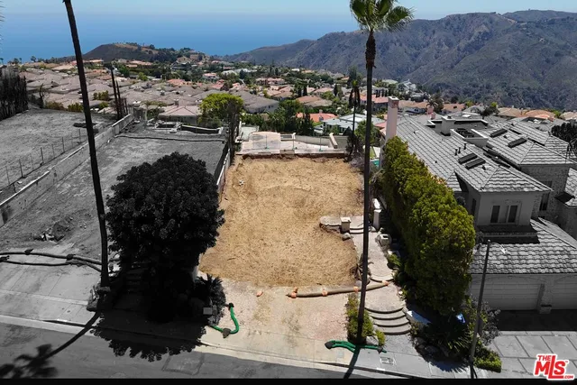 a picture of water view