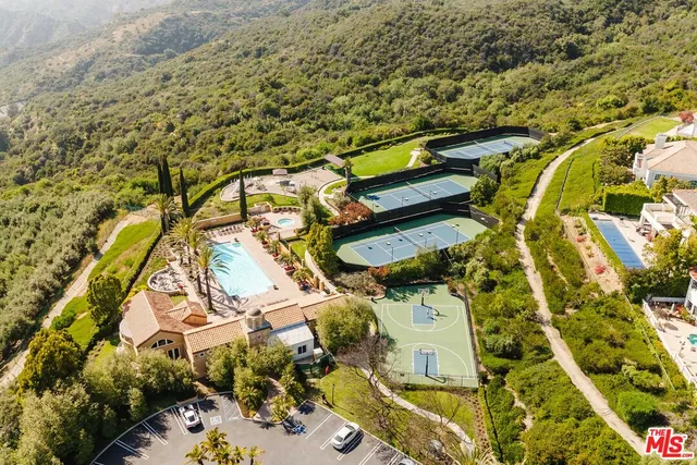 view of a house with a yard