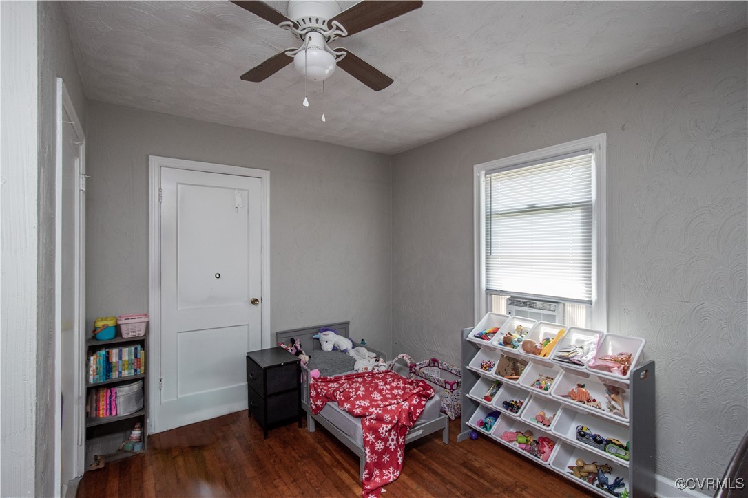 1707 Arlington Road Hopewell, VA 23860 - Photo 10 of 13 a bedroom with furniture and a window