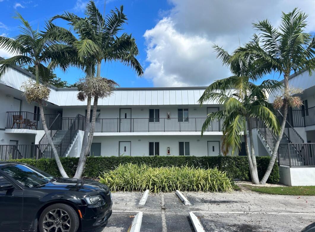 655 Jeffery Street, Unit 7 Boca Raton, FL 33487 - Photo 2 of 12 Apartment in Boca Raton!