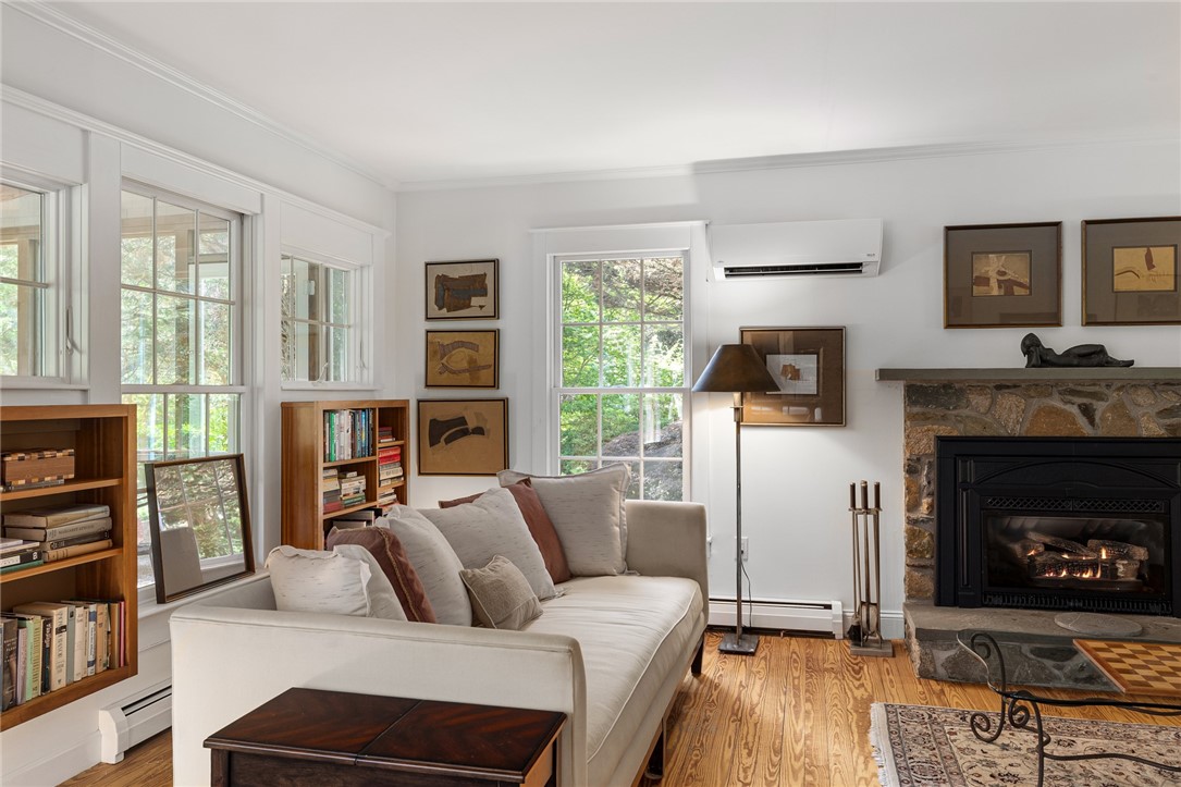 517 Lake Road Tiverton, RI 02878 - Photo 15 of 47
