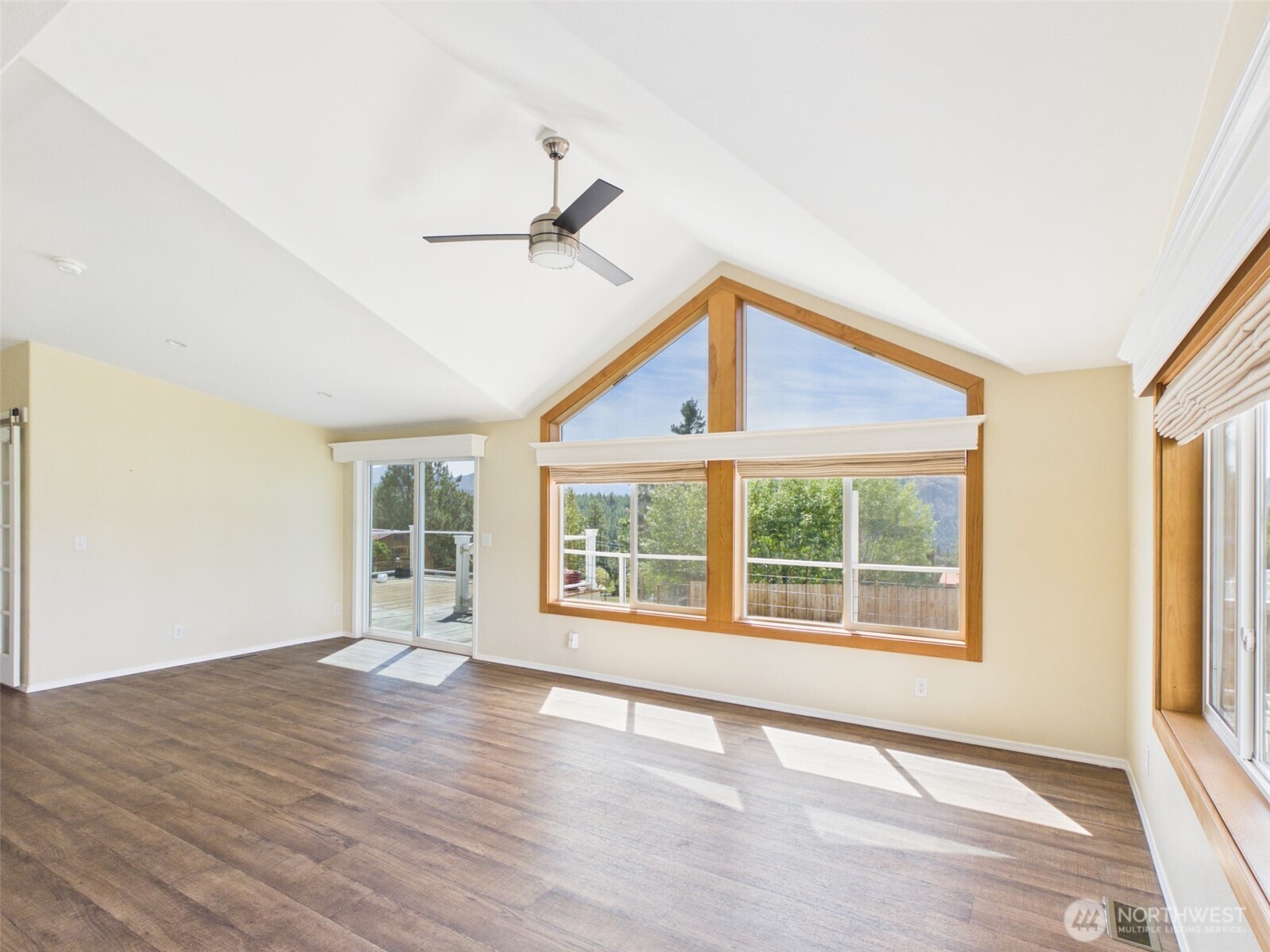 220 Center Road Republic, WA 99166 - Photo 2 of 40