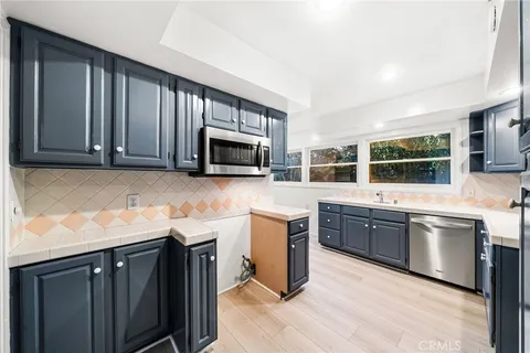 $1,295,000 | 545 Manila Avenue, Long Beach, CA 90814