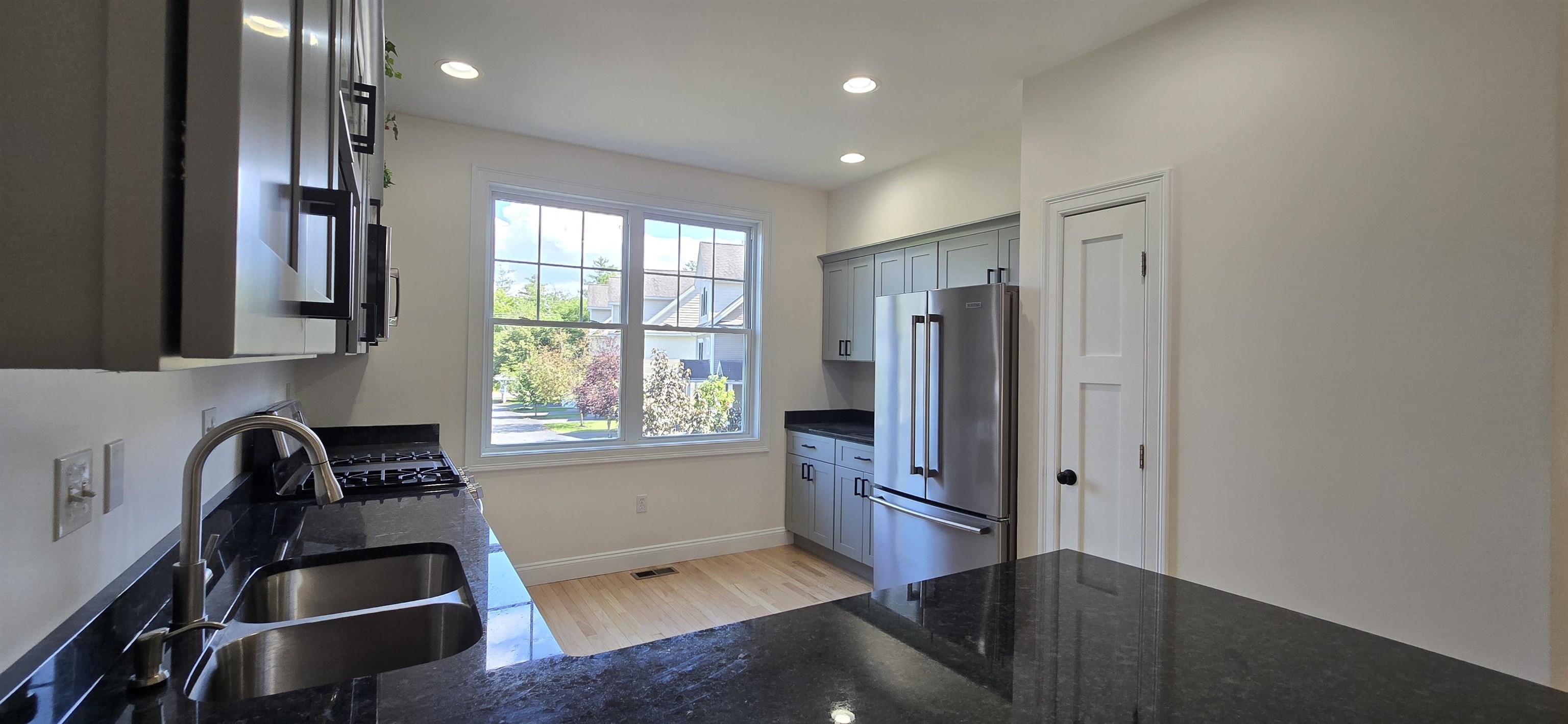131 Court Street, Unit 9 Exeter, NH 03833 - Photo 7 of 27 Gallery Image 7