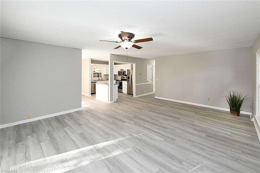 3390 Wide Country Road Pfafftown, NC 27040 - Photo 17 of 50 Expansive living room