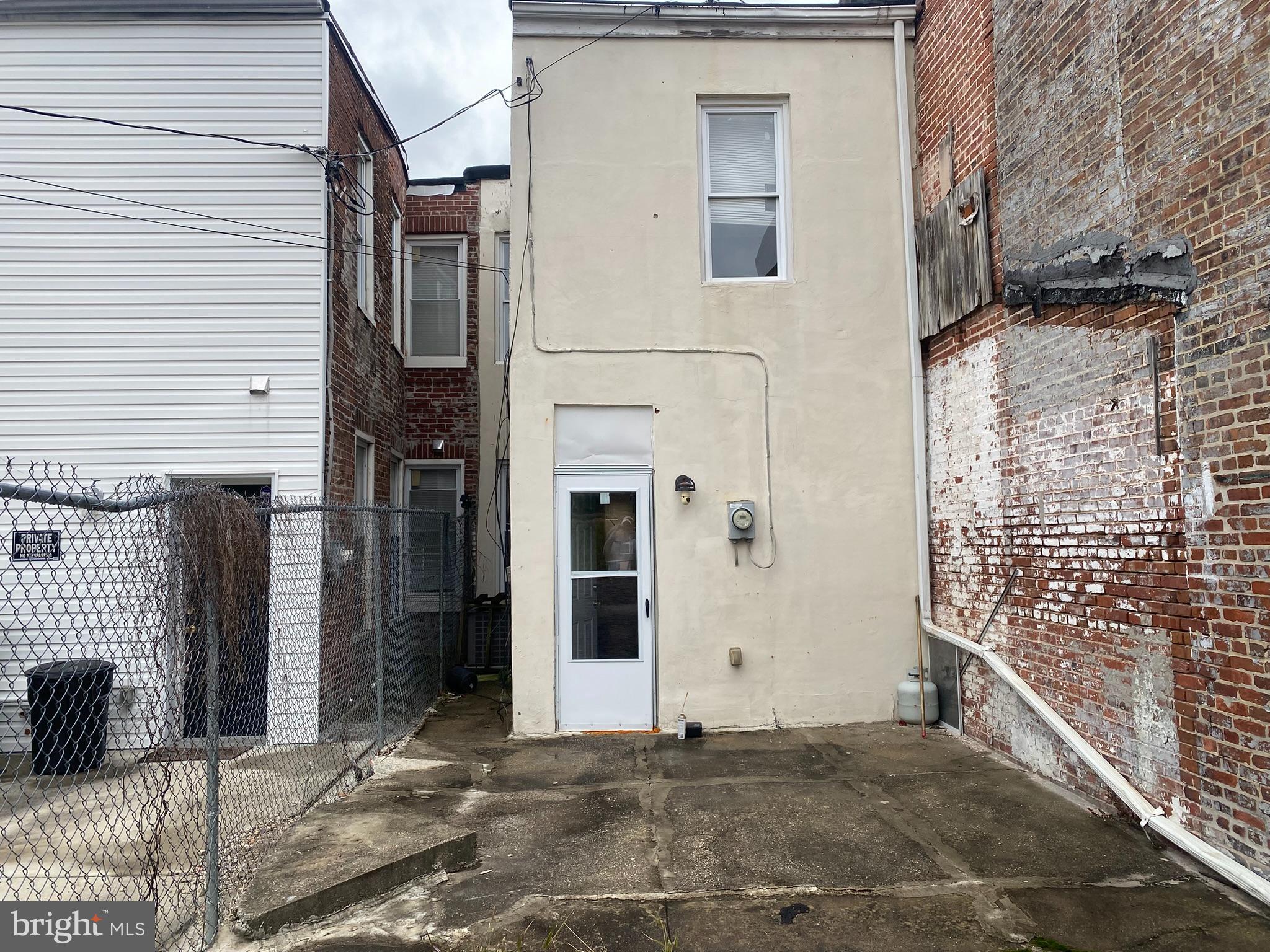 2221 Jefferson Street Baltimore, MD 21205 - Photo 25 of 29 a view of a house with a wooden fence