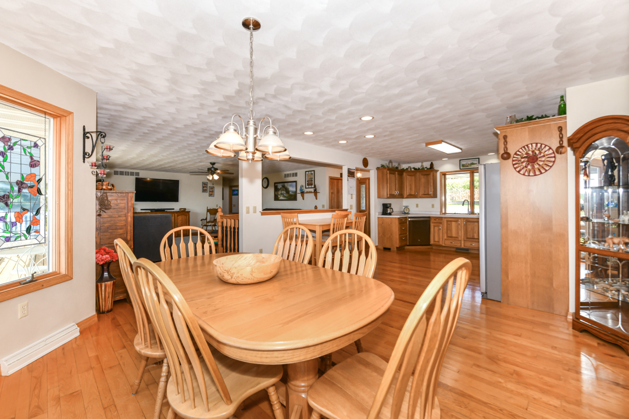 9702 West State Road 81 Beloit, WI 53511 - Photo 11 of 60 Dining Area
