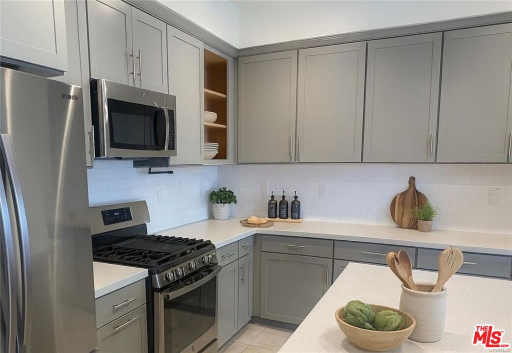 302 Limestone Lake Forest, CA 92610 - Photo 6 of 34