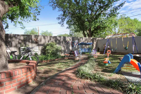 $195,000 | 306 Ave G Northwest, Childress, TX 79201