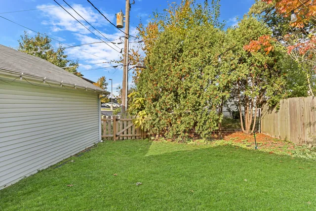 a view of yard with small cabin