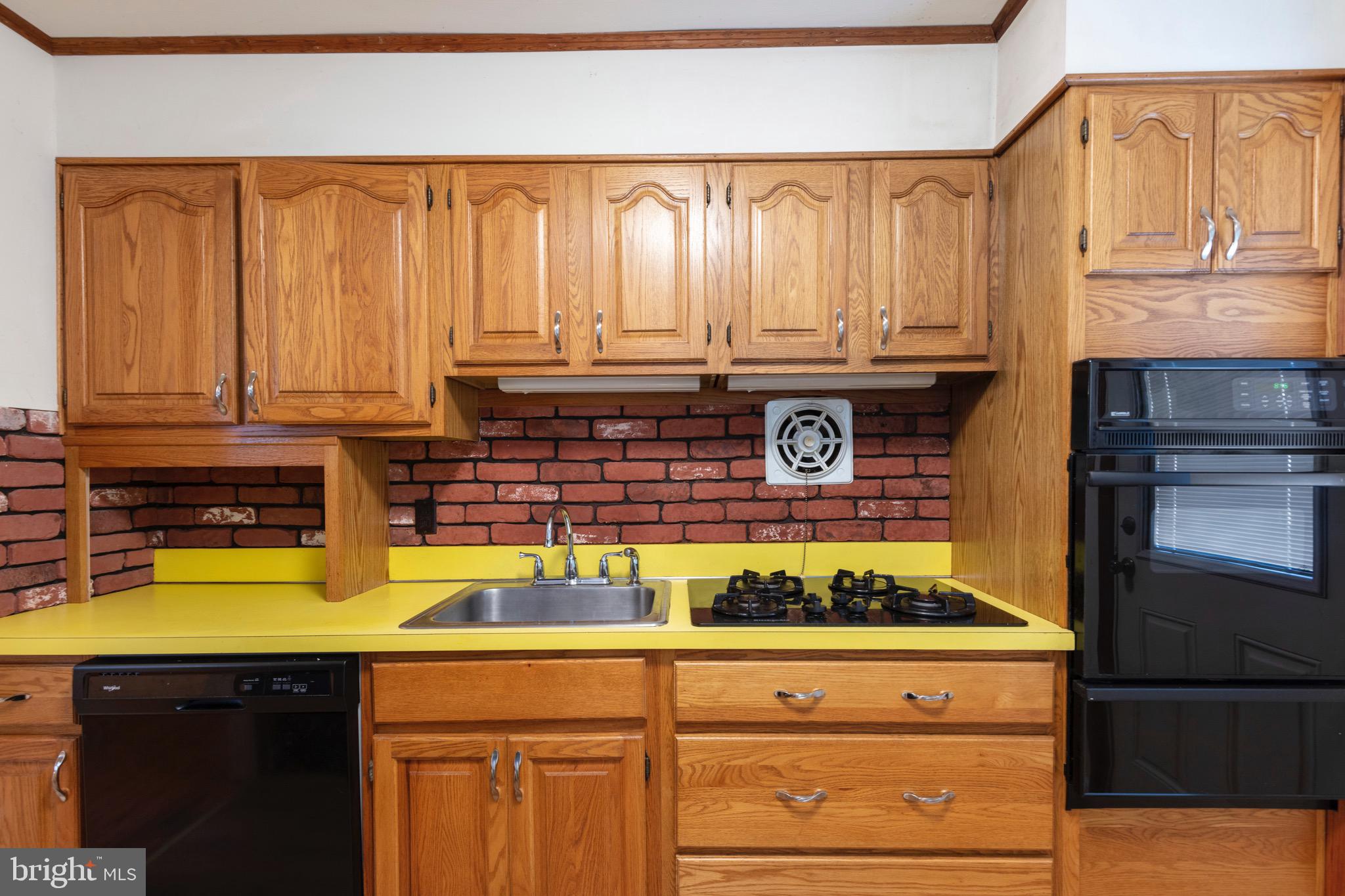 686 Cypress Road Warminster, PA 18974 - Photo 12 of 28 Kitchen