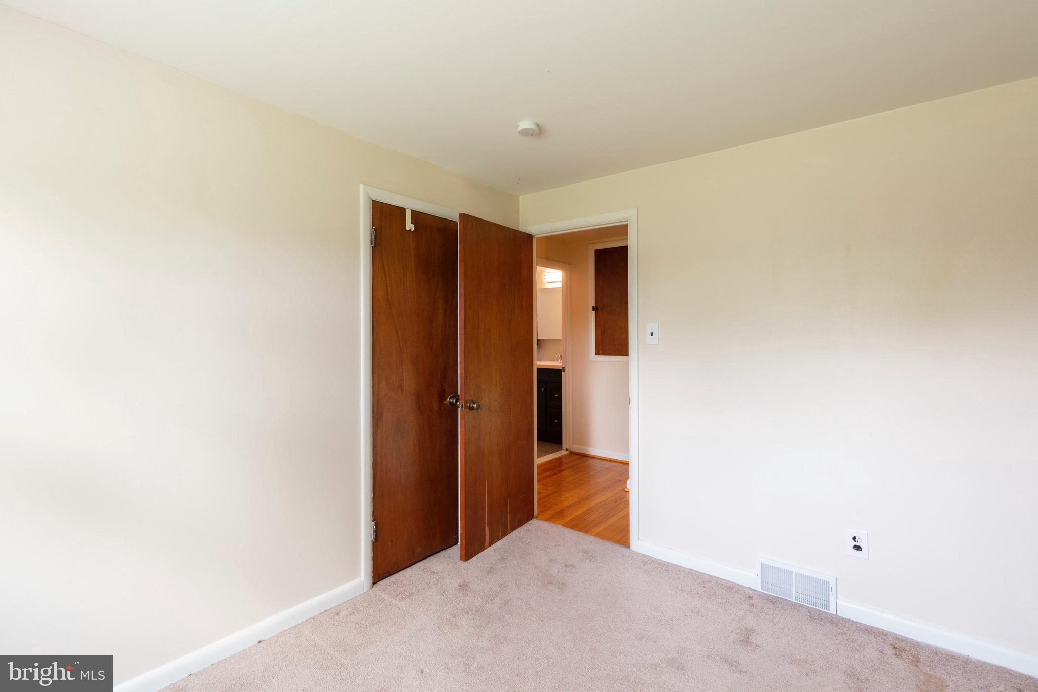 686 Cypress Road Warminster, PA 18974 - Photo 20 of 28 Minor Bedroom !