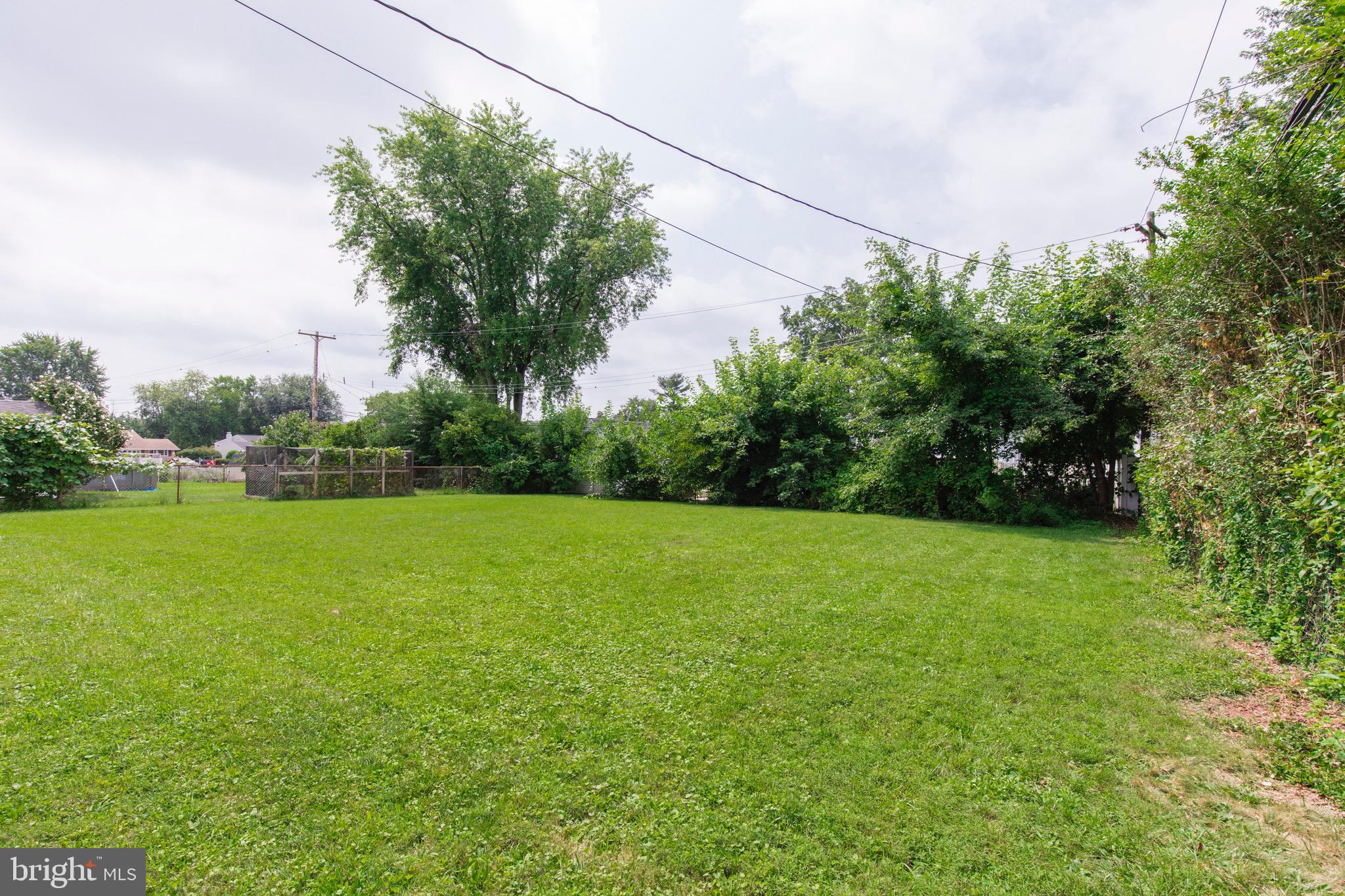 686 Cypress Road Warminster, PA 18974 - Photo 3 of 28 Backyard