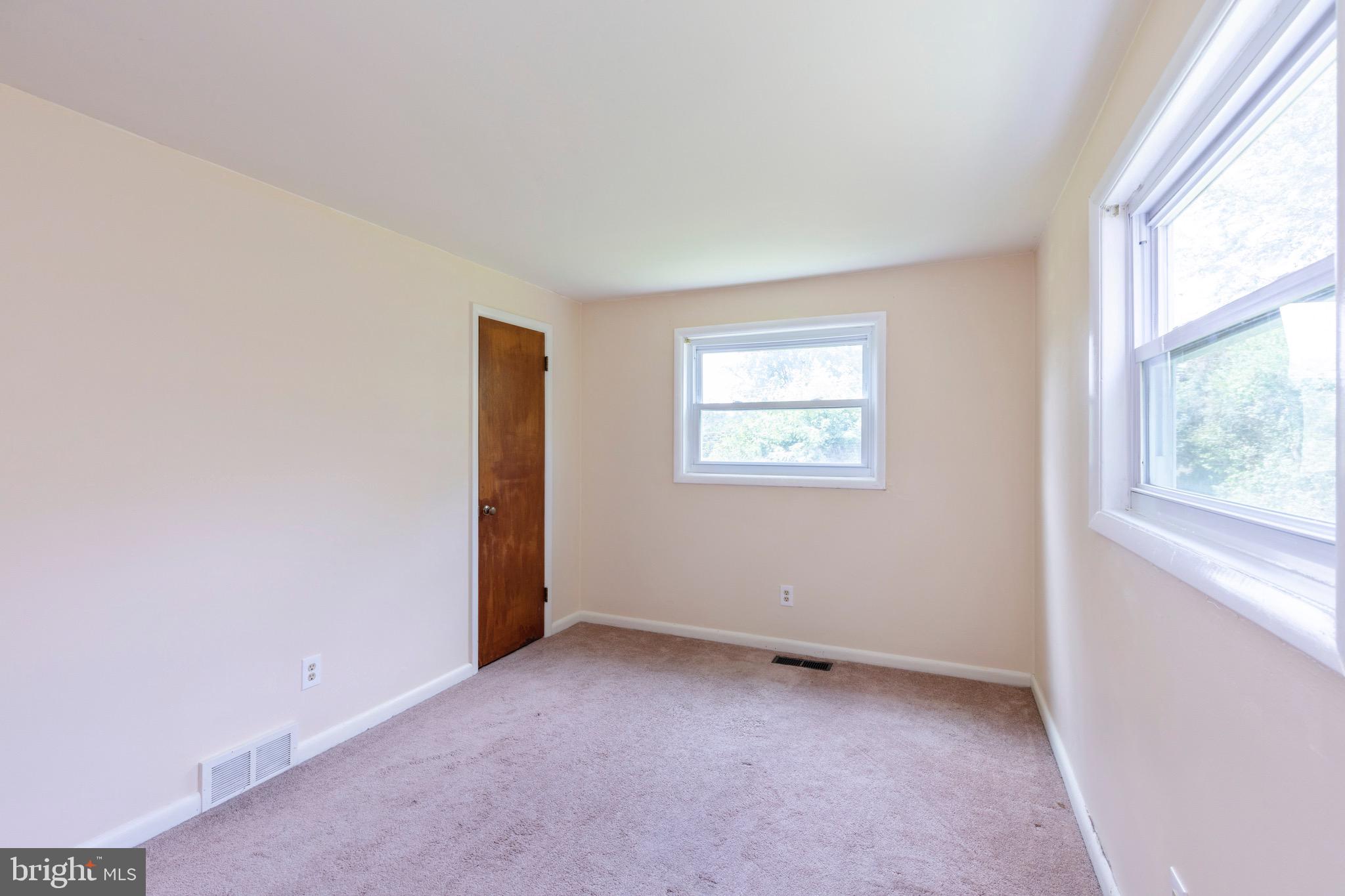 686 Cypress Road Warminster, PA 18974 - Photo 22 of 28 Minor Bedroom 2