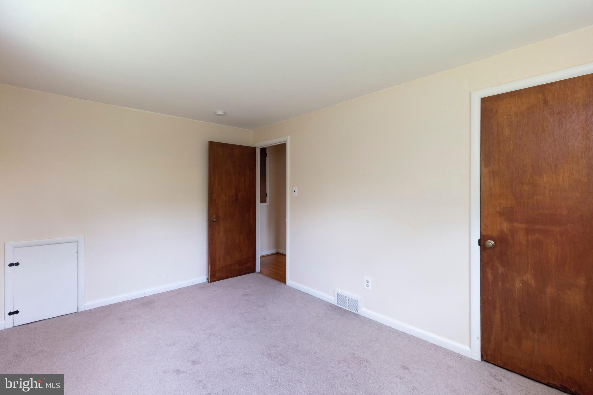 686 Cypress Road Warminster, PA 18974 - Photo 23 of 28 Minor Bedroom 2