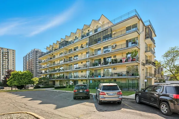 $127,000 | 8300 East Jefferson Avenue, Unit 406, Detroit, MI 48214