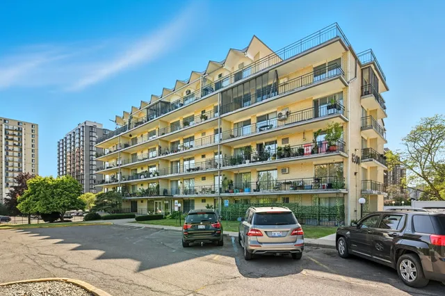 $127,000 | 8300 East Jefferson Avenue, Unit 406, Detroit, MI 48214